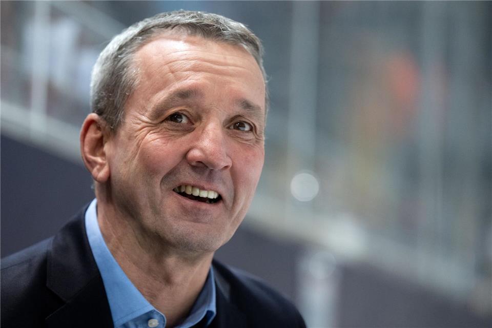 Trainer Thomas Popiesch gelang mit den Krefeld Pinguinen die Zweitliga-Meisterschaft. (Archivbild)Sven Hoppe/dpa