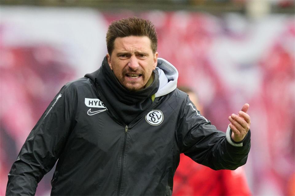 Trainer Vincent Wagner (SV 07 Elversberg) wurmt die Niederlage in Leipzig.Hendrik Schmidt/dpa