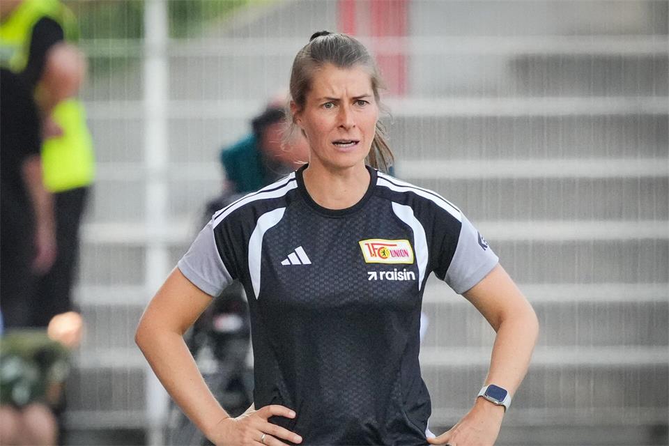 Trainerin Eta ist bei ihrem Debüt bei den Union-Frauen gleich gefordert. (Archivbild)Soeren Stache/dpa