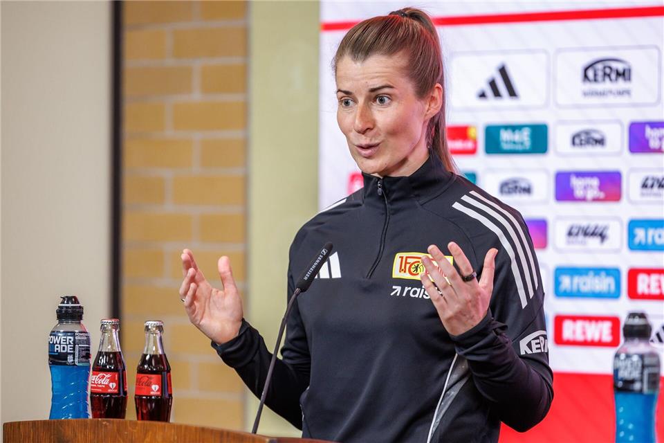Trainerin Marie-Louise Eta steht mit Union Berlin vor einem wegweisenden Spiel. (Archivbild)Andreas Gora/dpa