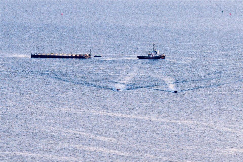 Transport mit ungewissem Ausgang: Wal wird Richtung Nordsee gebrachtBodo Marks/dpa