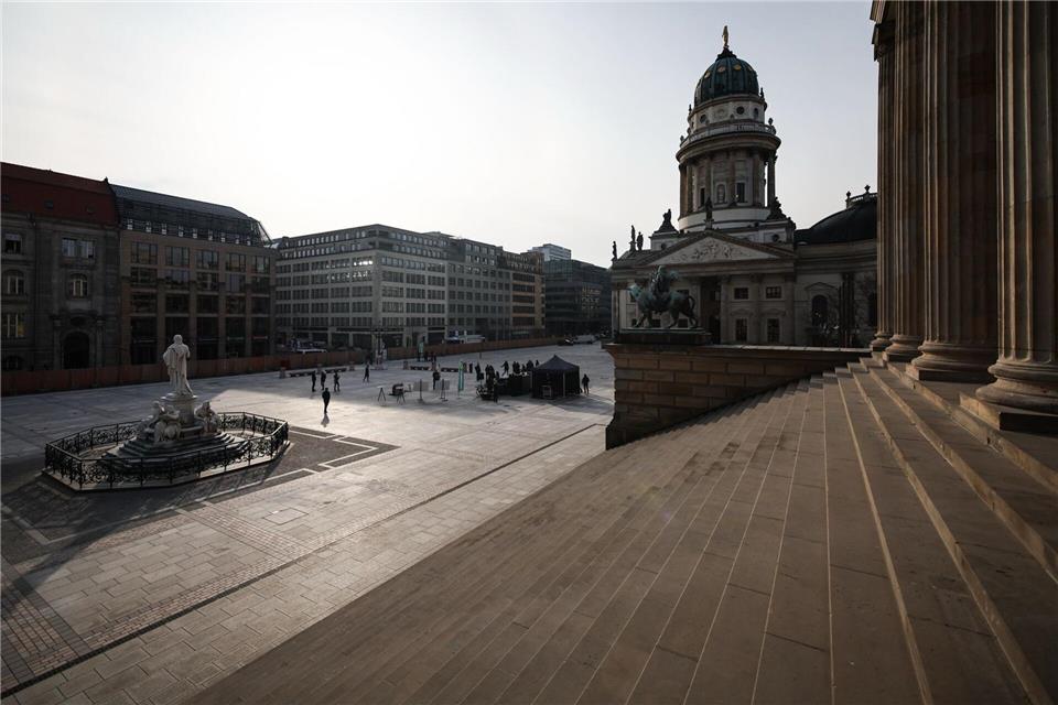 Trauer um Rita Süssmuth: Im Deutschen Dom am Gendarmenmarkt liegt ein Kondolenzbuch aus, in das sich Bürgerinnen und Bürger eintragen können. (Symbolbild) Hannes Albert/dpa