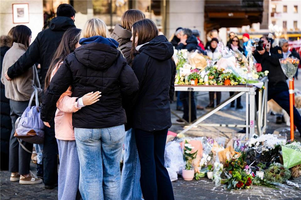 Trauer und Bestürzung nach dem Unglück sind groß.Jean-Christophe Bott/KEYSTONE/dpa
