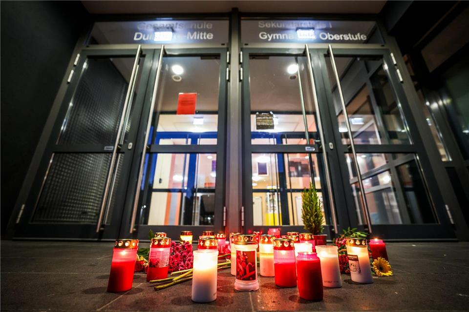 Trauer und Schock an der Gesamtschule sind gewaltig.  Christoph Reichwein/dpa