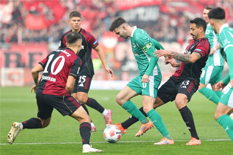 Treffen mit Nürnberg auf den Ex-Verein Paderborn: Justvan (l) und Adriano Grimaldi (r). (Archivbild)Daniel Karmann/dpa