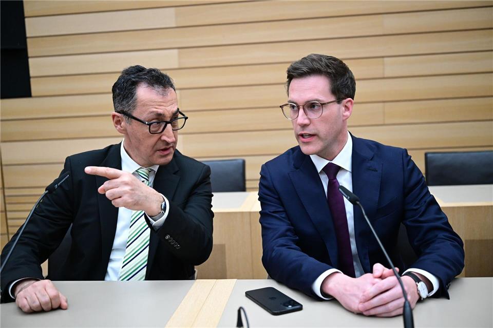 Treffen sich Grünen-Frontmann Cem Özdemir und CDU-Chef Manuel Hagel bald in offiziellen Gesprächen über eine Zusammenarbeit wieder? (Archivbild)Bernd Weißbrod/dpa