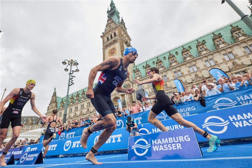 Triathlon-Staffel auf dem Rathausmarkt. (Archivbild) Georg Wendt/dpa