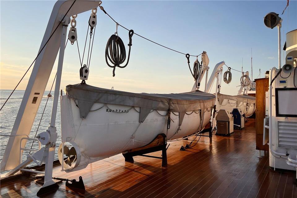 Tribut an den Denkmalschutz: Die offenen Rettungsboote sind ein Grund, aus dem die „Nordstjernen“ nicht mehr nach Spitzbergen fahren darf.Heidi Scharvogel/dpa-tmn