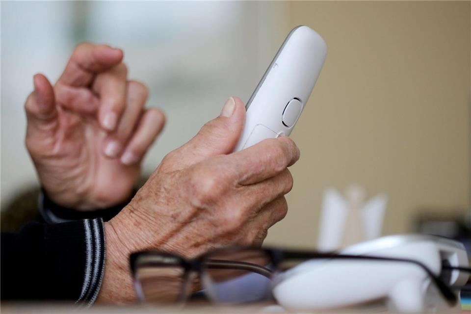 Trickbetrug am Telefon: Berliner Ermittler stießen eine Razzia in Kasachstan an. (Symbolbild)Roland Weihrauch/dpa