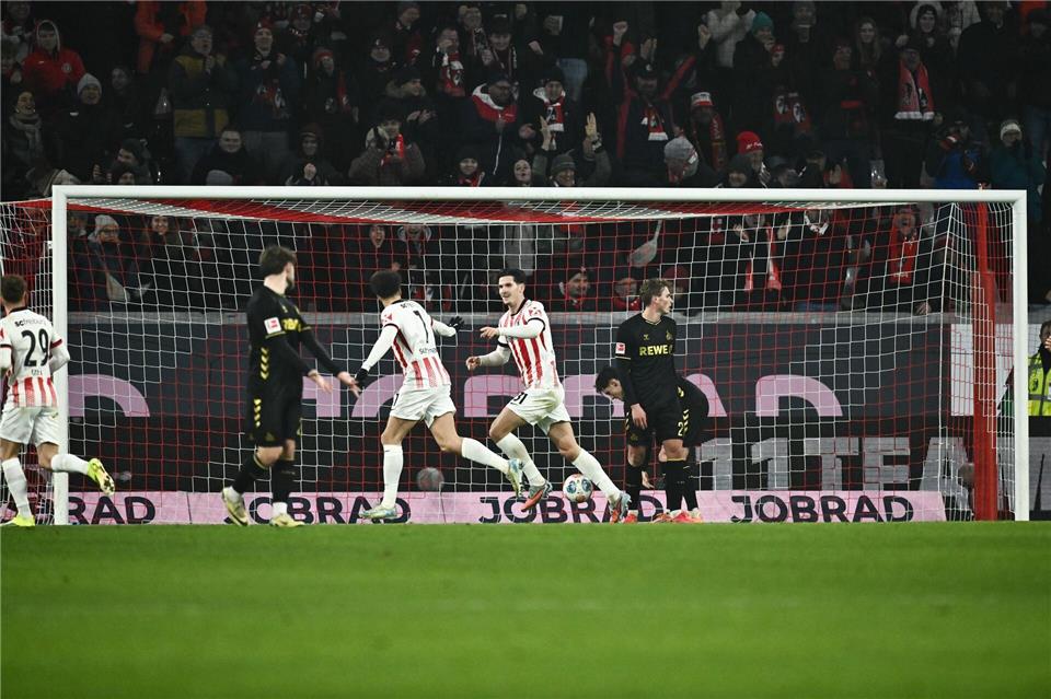 Trifft derzeit wie am Fließband: Freiburgs Igor Matanovic (2.v.r.).Silas Stein/dpa