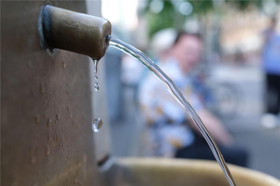 Trinkbrunnen sorgen im Sommerhalbjahr für Erfrischung. (Archivbild)Sebastian Willnow/dpa
