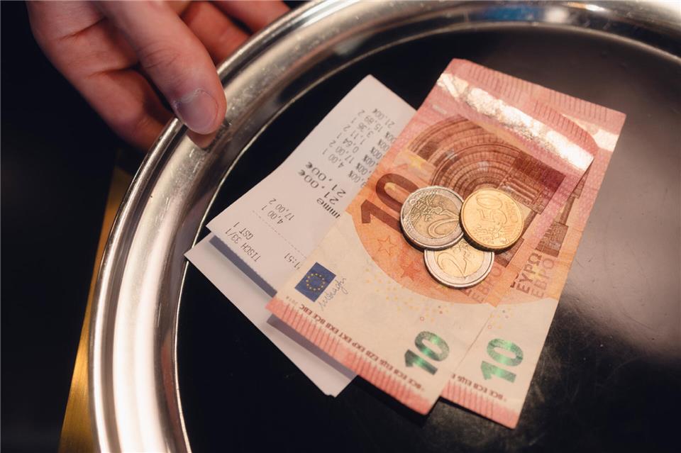 Trinkgeld dazulassen, gehört zum guten Ton - ist aber keine Selbstverständlichkeit und auch kein Selbstläufer.