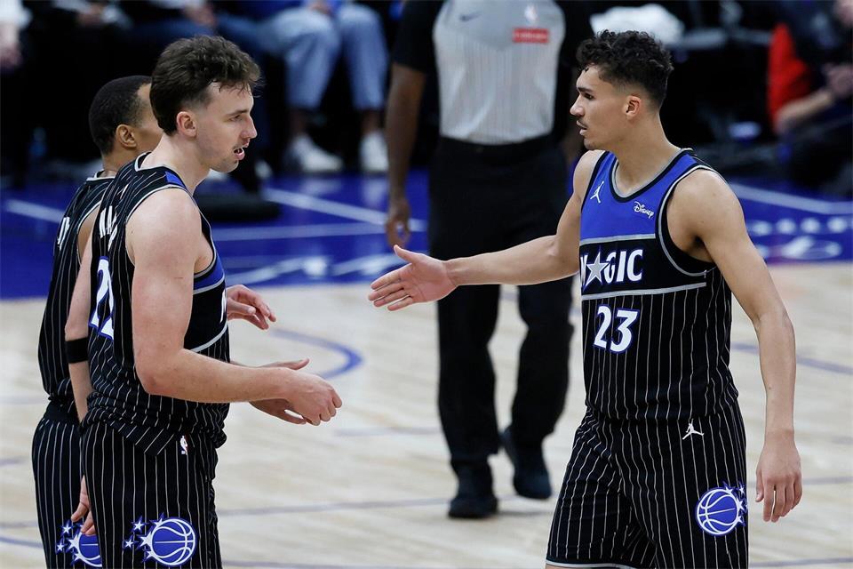 Tristan Da Silva (rechts) bleibt Teamkollege von Franz Wagner bei den Orlando Magic.Duane Burleson/AP/dpa