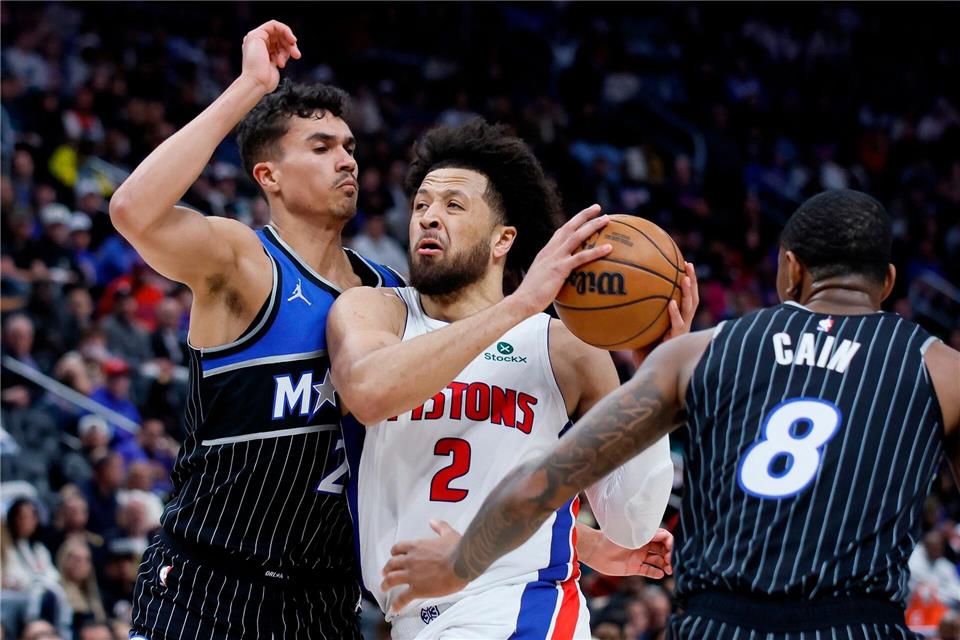 Tristan da Silva (l) konnte Cade Cunningham nicht aufhalten.Duane Burleson/AP/dpa