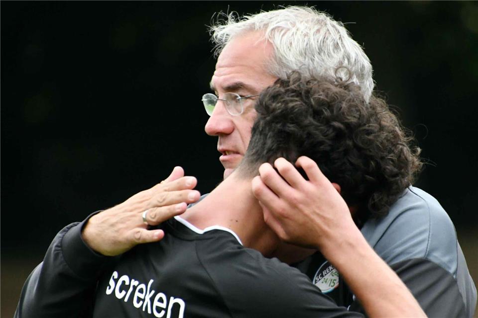 Tröstende und aufbauende Worte musste Rekens neuer Trainer Thomas Zielaskowski nach der 1:7-Packung gegen Vorwärts Epe vor allem für seine vielen jungen Spieler finden.