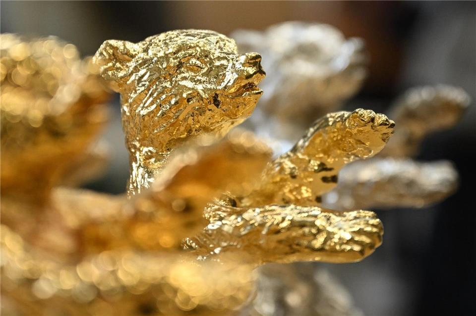 Trophäen stehen während eines Pressetermins zu der Produktion der Berlinale Bären in der Bildgießerei Hermann Noack. Die Berlinale 2026 findet vom 12. bis 22. Februar statt.Britta Pedersen/dpa