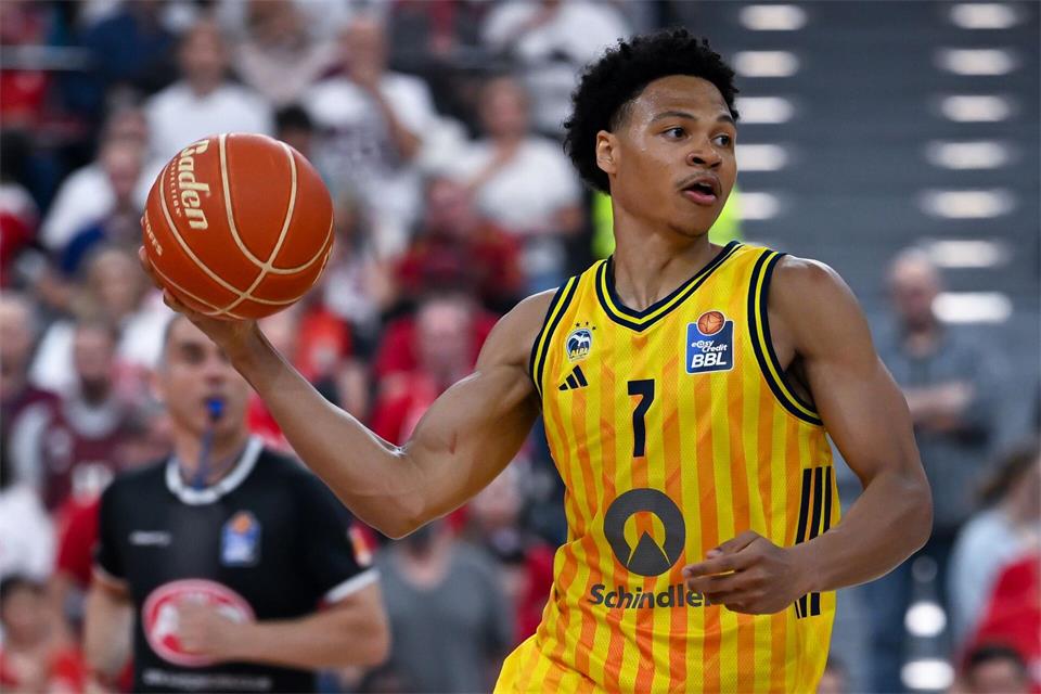 Trotz NBA-Draft wird Jack Kayil auch in der neuen Saison im Alba-Trikot auflaufen (Archivbild)Sven Hoppe/dpa