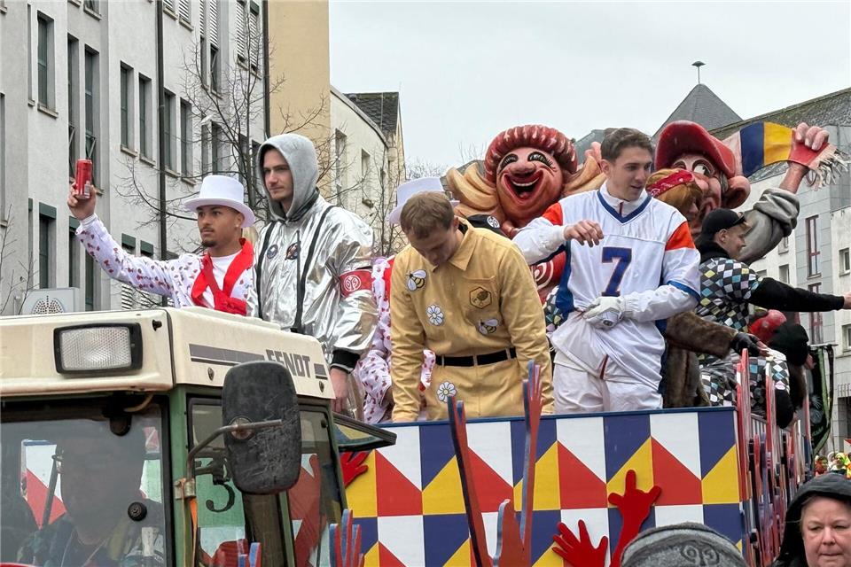 Trotz Niederlage - die 05er feiern mitBernd Glebe/dpa