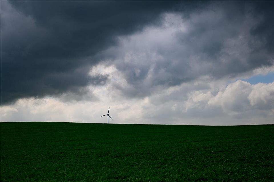 Trotz Wolken, Sommerfeeling: Der Dienstag zeigt sich grau bei Temperaturen bis 27 Grad. (Archivbild)Patrick Pleul/dpa