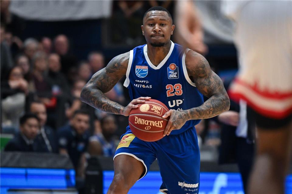 Trotz der 30 Punkte von Charles Callison verlor der MBC das mitteldeutsche Derby gegen Chemnitz.Hendrik Schmidt/dpa