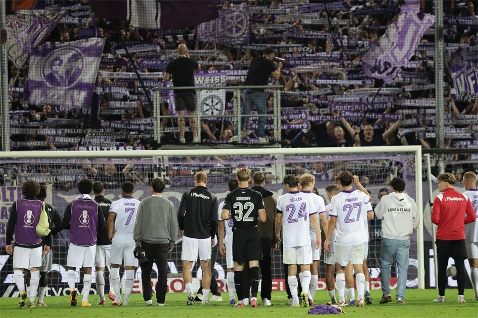 Trotz der Niederlage wurde der VfL Osnabrück von seinen Fans gefeiert.David Ebener/dpa