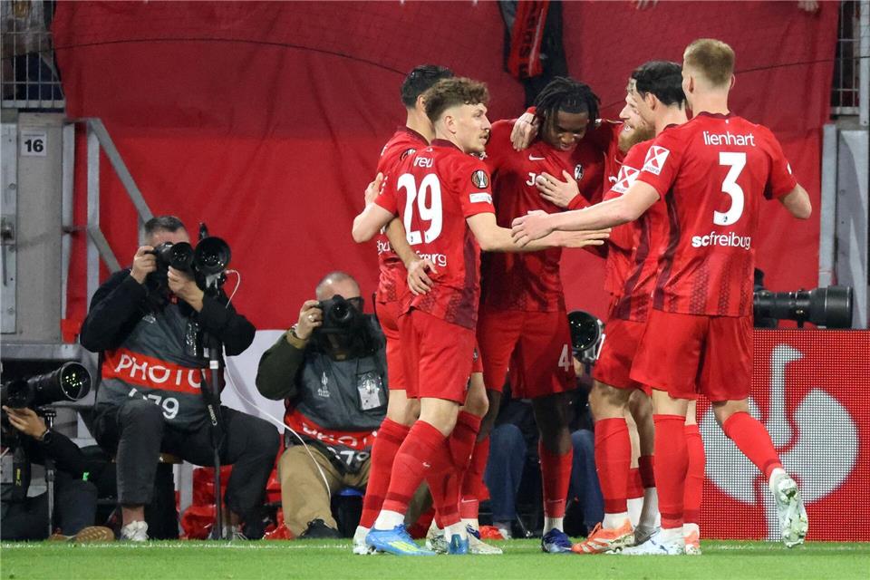 Trotz des Freiburger Sieges gibt es keinen weiteren Champions-League-Platz für die Bundesliga.Philipp von Ditfurth/dpa