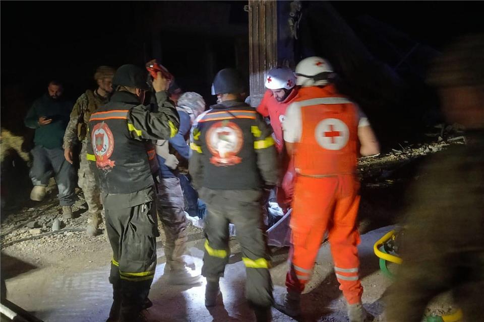 Trotz einer Waffenruhe im Libanon gibt es dort weiterhin tödliche Angriffe und Zerstörung.Uncredited/Lebanese Civil Defense/AP/dpa
