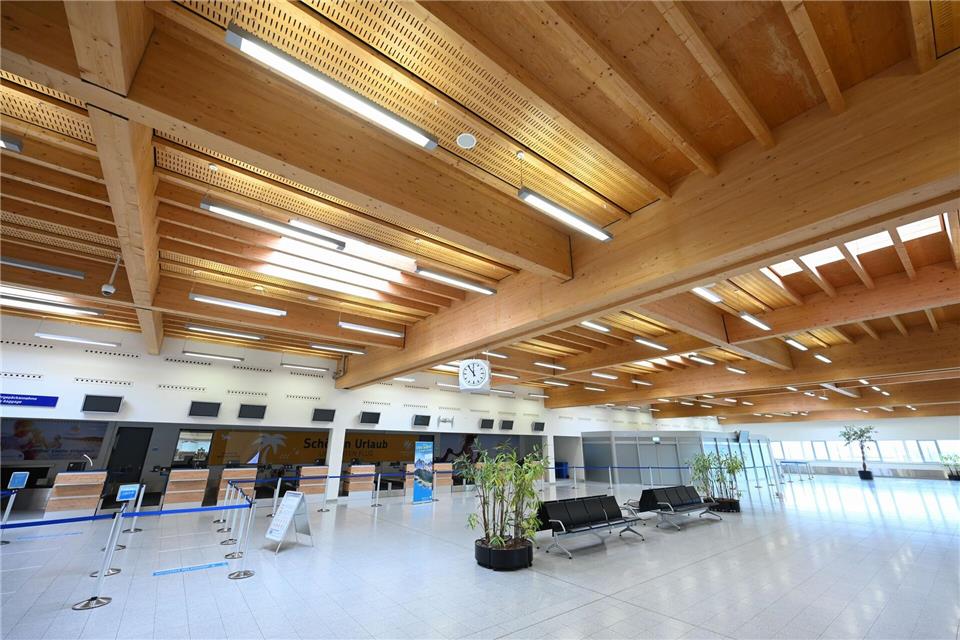 Trotz fehlender Linienflüge und anhaltender Verluste sieht das Land Hessen im Kassel Airport einen Gewinn für die Region. (Archivbild)Uwe Zucchi/dpa