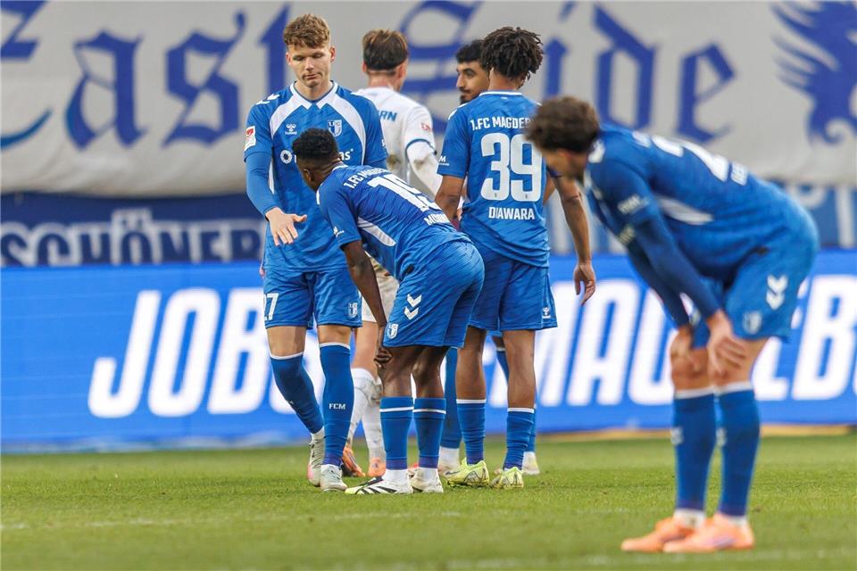 Trotz guter Partie keine Punkte: Magdeburgs Spieler sind enttäuscht.Andreas Gora/dpa