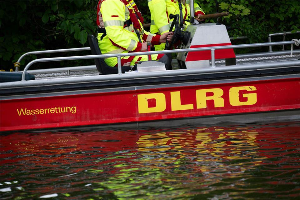 Trotz intensiver Suche konnte der Mann nicht mehr lebend gefunden werden. (Symbolbild)Marijan Murat/dpa