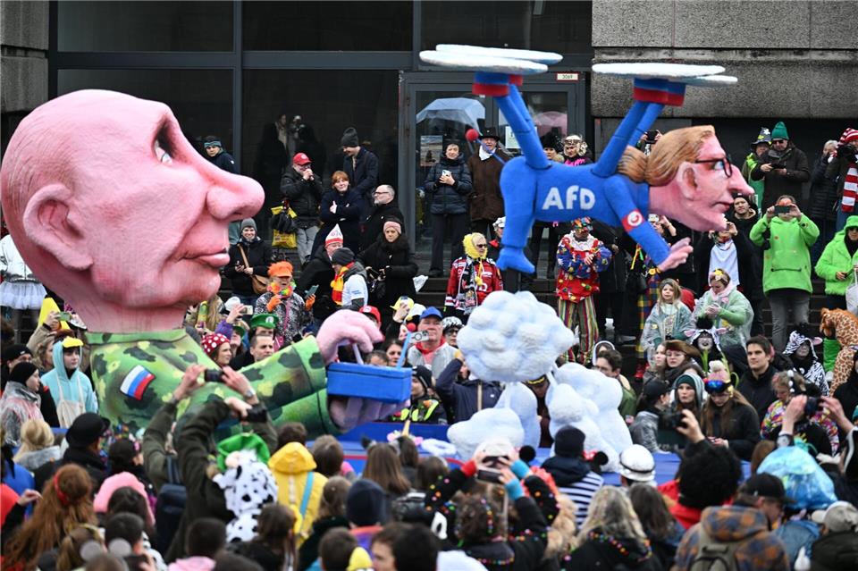 Trotz vieler Besucher blieb es an Karneval - hier in Düsseldorf - laut dem Innenminister weitestgehend sicher.Federico Gambarini/dpa
