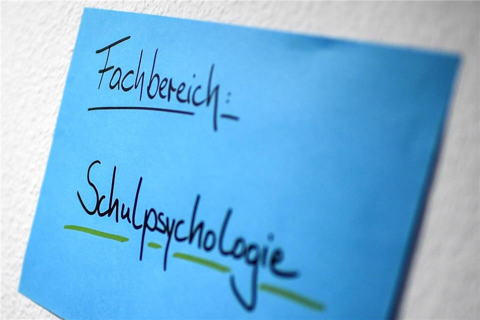 Trotz wachsenden Bedarfs bleibt die Zahl der Schulpsychologen in Nordrhein-Westfalen konstant. (Symbolbild)Britta Pedersen/dpa-Zentralbild/dpa