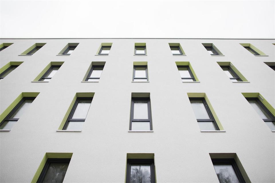 Trotz weniger Abiturienten in NRW als in den Vorjahren bleibt die Bewerberliste für Plätze im Studierendenwerk lang. (Symbolbild) Rolf Vennenbernd/dpa