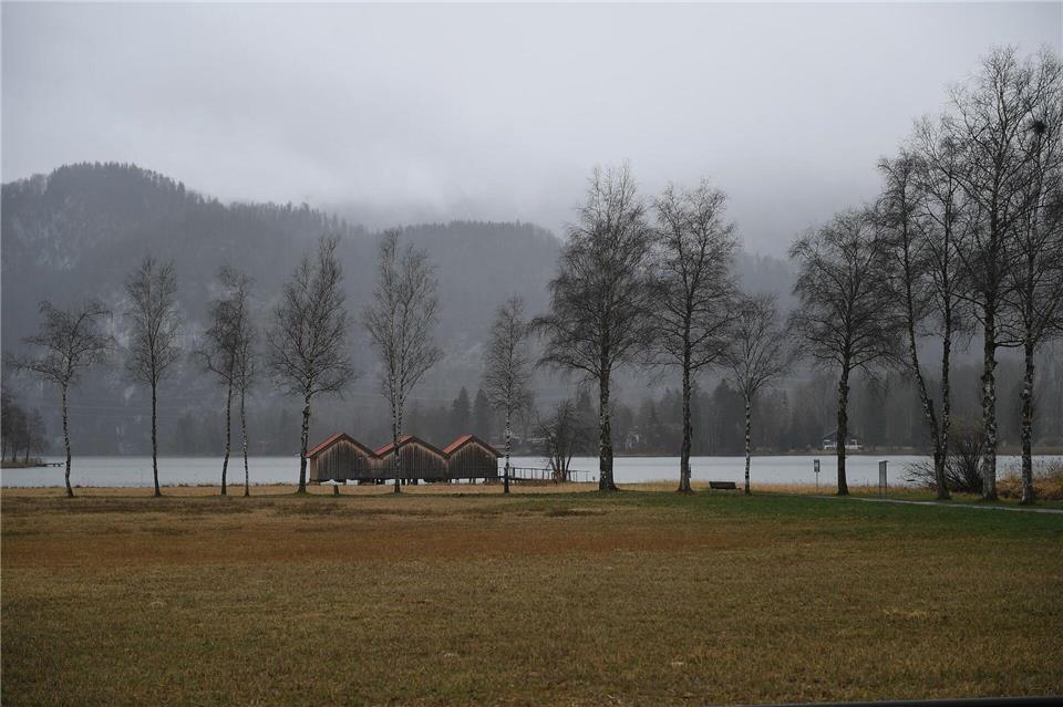 Trübe Aussichten: In Bayern werden Wolken und Regen erwartet - und in höheren Lagen Schnee.Felix Hörhager/dpa