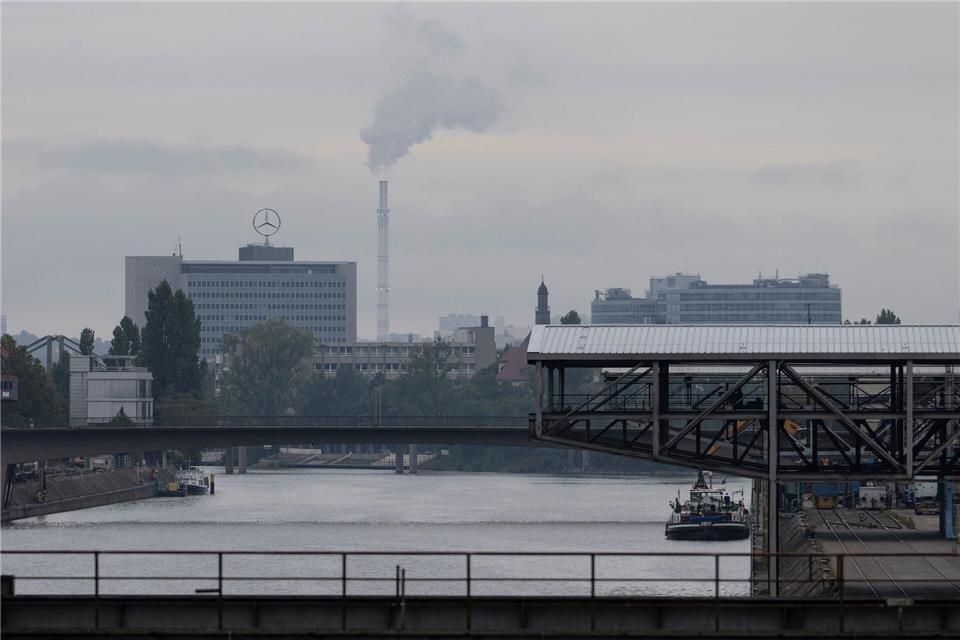 Auto-Städte leiden unter Schwund bei Gewerbesteuer Trübe Aussichten in Stuttgart: Im Haushalt der Stadt fehlen Hunderte Millionen Euro. (Archivbild)Marijan Murat/dpa
