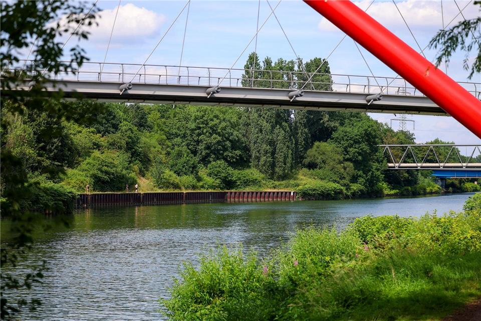 Trügerischer Frieden: Das Baden im Rhein-Herne-Kanal ist lebensgefährlich. Christoph Reichwein/dpa