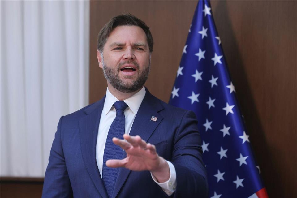 Trump-Vize Vance setzt darauf, dass das Leben der Menschen im Gazastreifen besser wird und keine Bedrohung mehr von der Hamas für Israel ausgeht.Marc Israel Sellem/Pool Jerusalem Post via AP/dpa