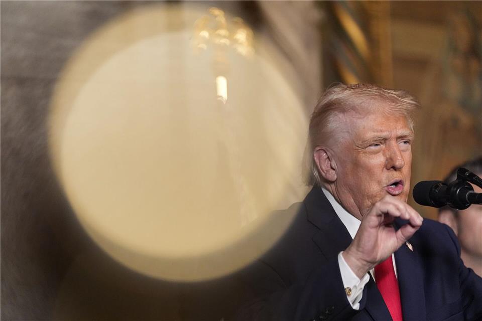 Trump ändert seinen Ton gegenüber Clinton. Alex Brandon/AP/dpa