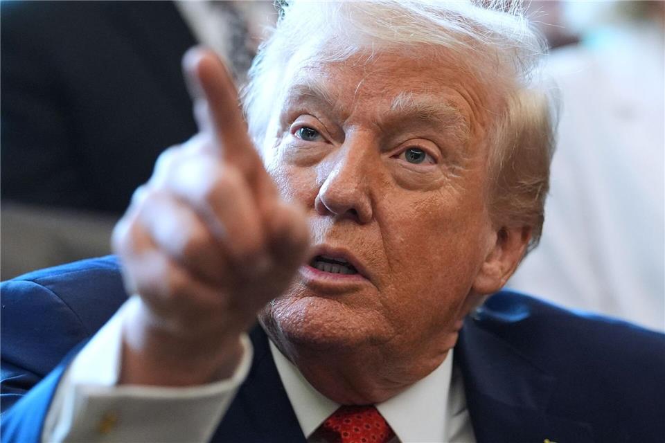 Trump beharrt auf seinen Anspruch auf Grönland - und hatte EU-Staaten mit Zöllen gedroht. (Archivbild)Evan Vucci/AP/dpa