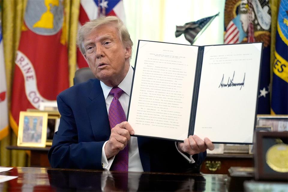 Trump brachte am Wochenende die Idee auf, aus dem US-Bundesstaat New Mexico könnte „New America“ werden. (Archivbild)Manuel Balce Ceneta/AP/dpa