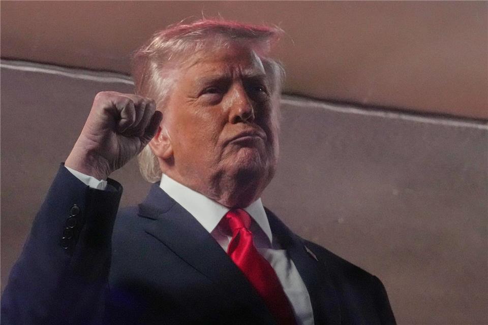 Trump demonstriert Macht.Mark Schiefelbein/AP/dpa