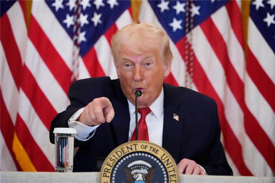 Trump droht Gegnern seiner Grönland-Pläne mit Zöllen. Alex Brandon/AP/dpa