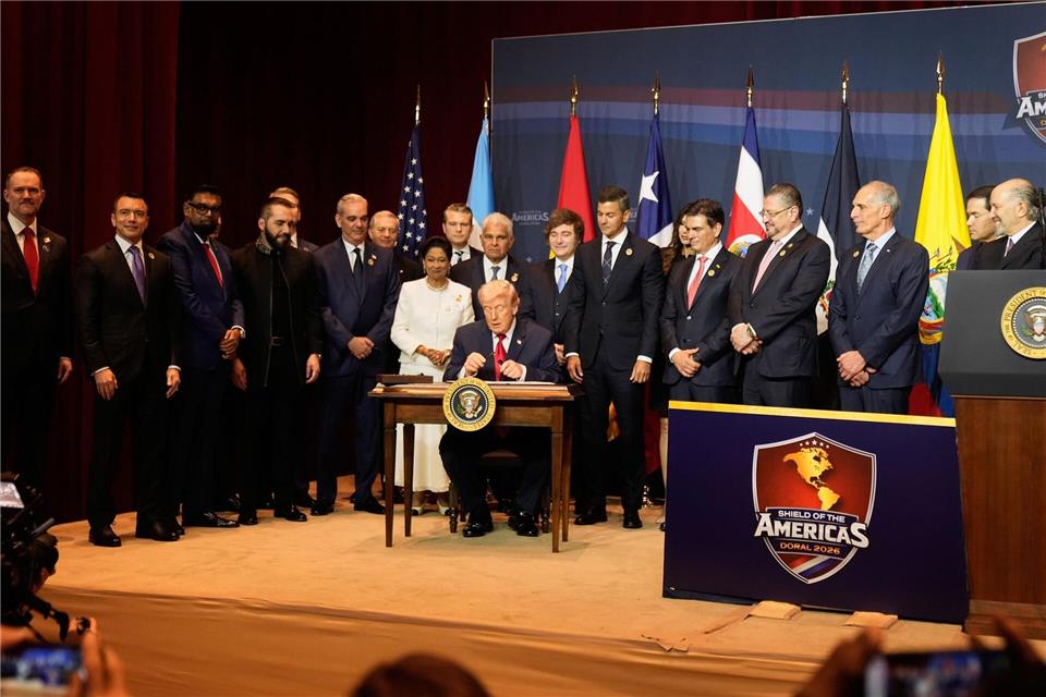 Trump empfängt Regierungschefs aus Lateinamerika und Karibik in Florida. Mark Schiefelbein/AP/dpa