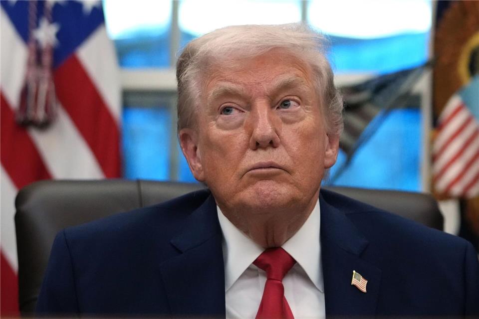 Trump erhöht den Druck auf Kuba - und setzt dafür einmal mehr auf Zölle.Allison Robbert/AP/dpa