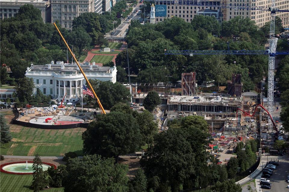 Trump erhofft sich grünes Licht vom Supreme Court für den Bau seines Prestigeprojektes. (Archivbild)Rahmat Gul/FR172204 AP/AP/dpa
