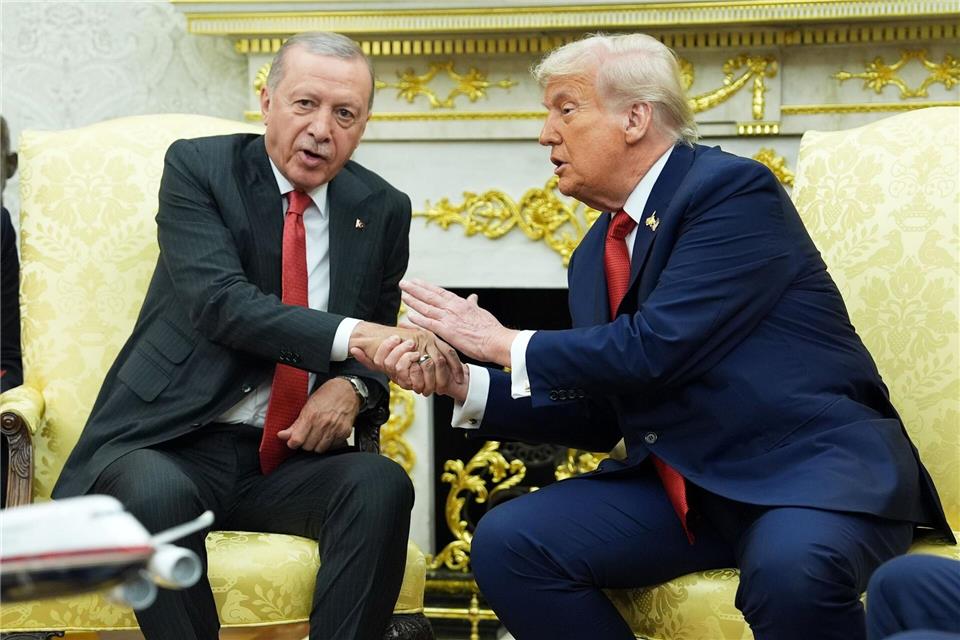 Trump fällt immer wieder mit Lob für Erdogan auf. (Archivbild)Evan Vucci/AP/dpa