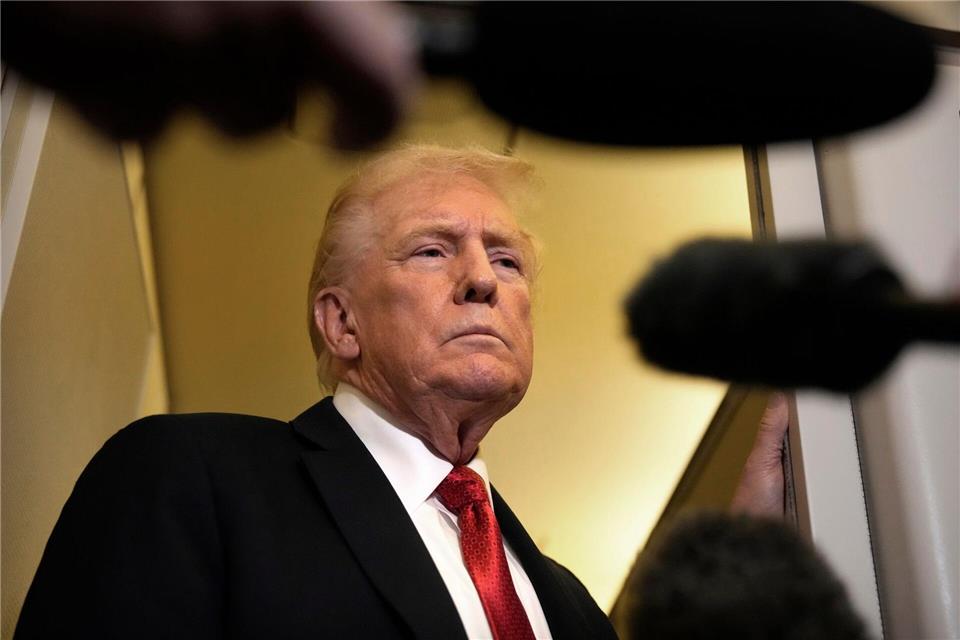 Trump setzt bei Treffen mit Xi in Südkorea auf Handelsdeal Trump findet wieder mildere Worte für China. Mark Schiefelbein/AP/dpa