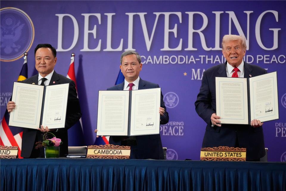 Trump in Asien: Friedensabkommen und Treffen mit Xi Trump hat Thailand und Kambodscha zu dem Friedensabkommen gedrängt.Mark Schiefelbein/AP/dpa