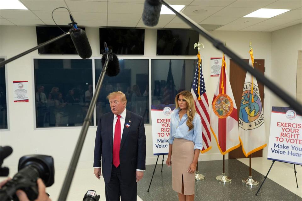 Trump hat vorab gewählt. Mark Schiefelbein/AP/dpa