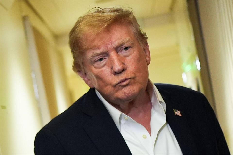 Trump hatte den ukrainischen Präsidenten Wolodymyr Selenskyj erst am Vortag aufgerufen, Angriffe auf russische Raffinerien einzustellen. (Archivbild)Julia Demaree Nikhinson/AP/dpa